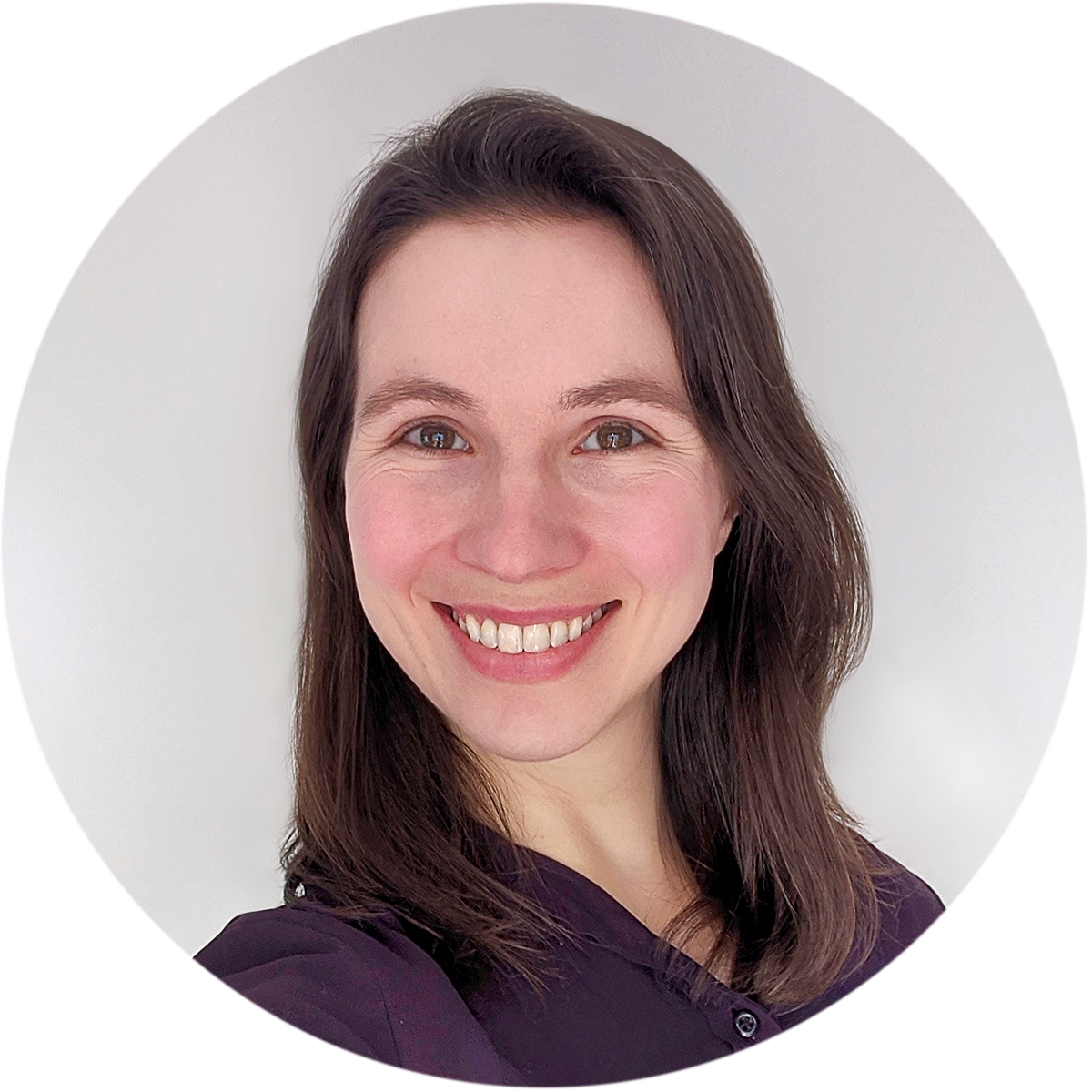 Portrait photo of Veronica Falconieri Hays